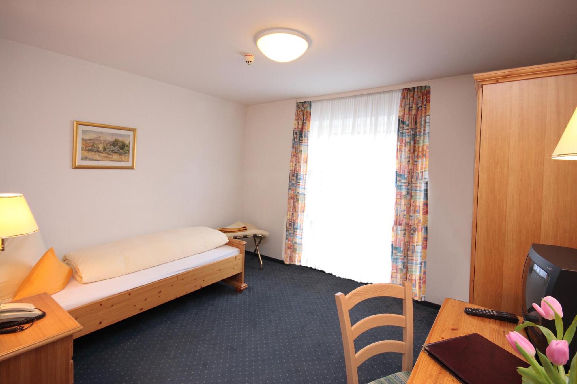 Hotel Trasen Waldkraiburg Bagian luar foto